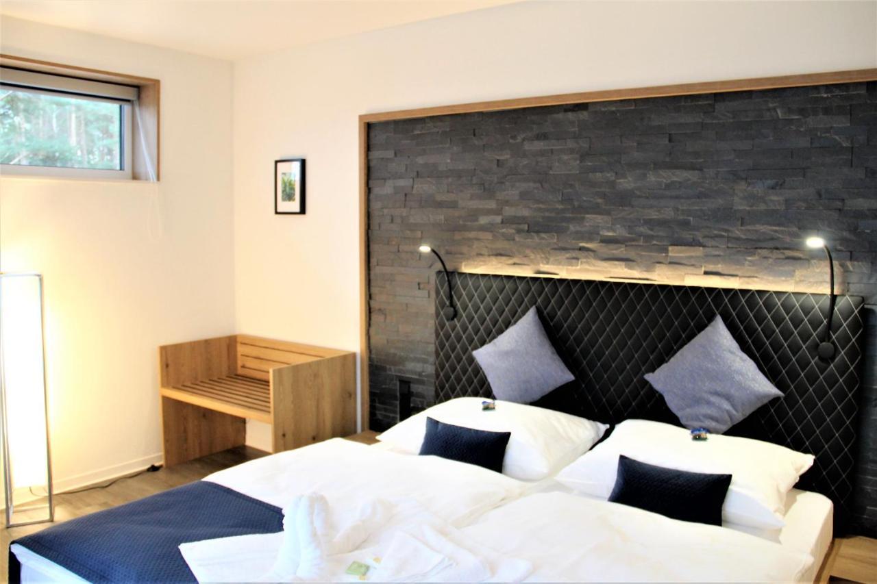Art & Galerie Hotel Lenz Plauer See Fuenfseen Extérieur photo