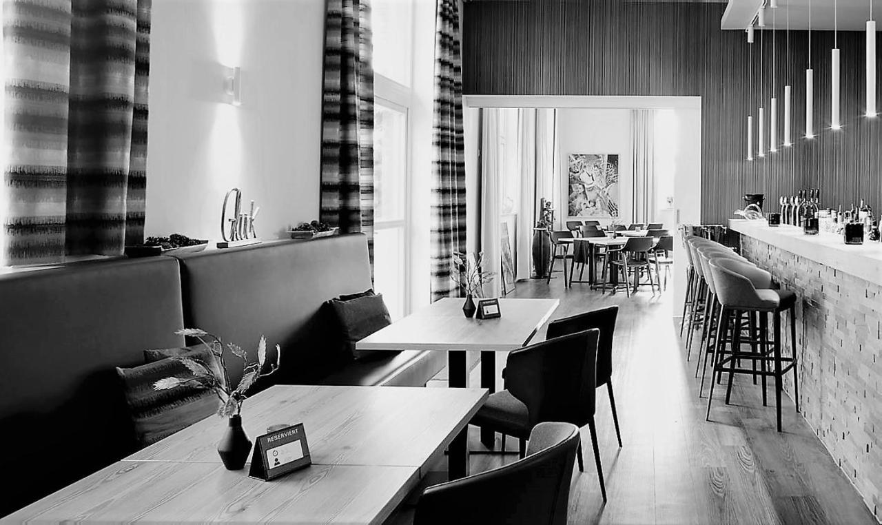 Art & Galerie Hotel Lenz Plauer See Fuenfseen Extérieur photo