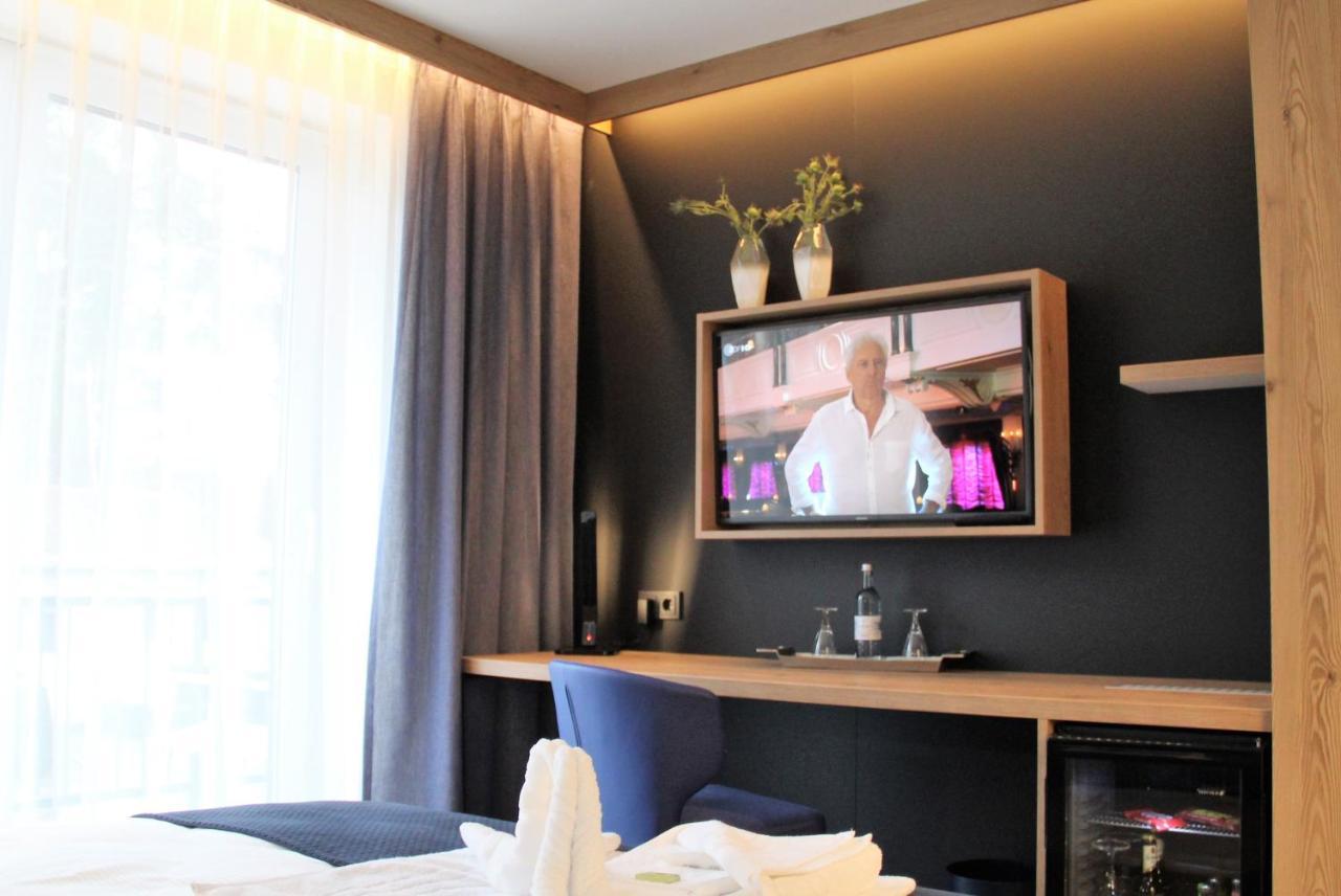 Art & Galerie Hotel Lenz Plauer See Fuenfseen Extérieur photo