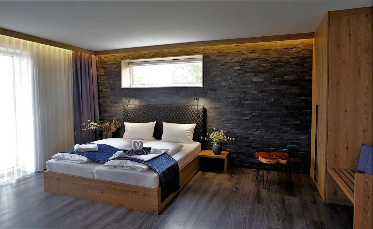 Art & Galerie Hotel Lenz Plauer See Fuenfseen Extérieur photo