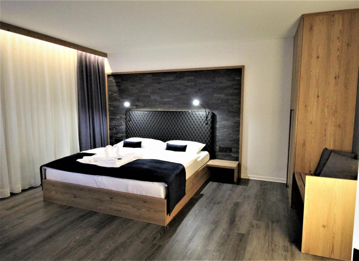 Art & Galerie Hotel Lenz Plauer See Fuenfseen Extérieur photo